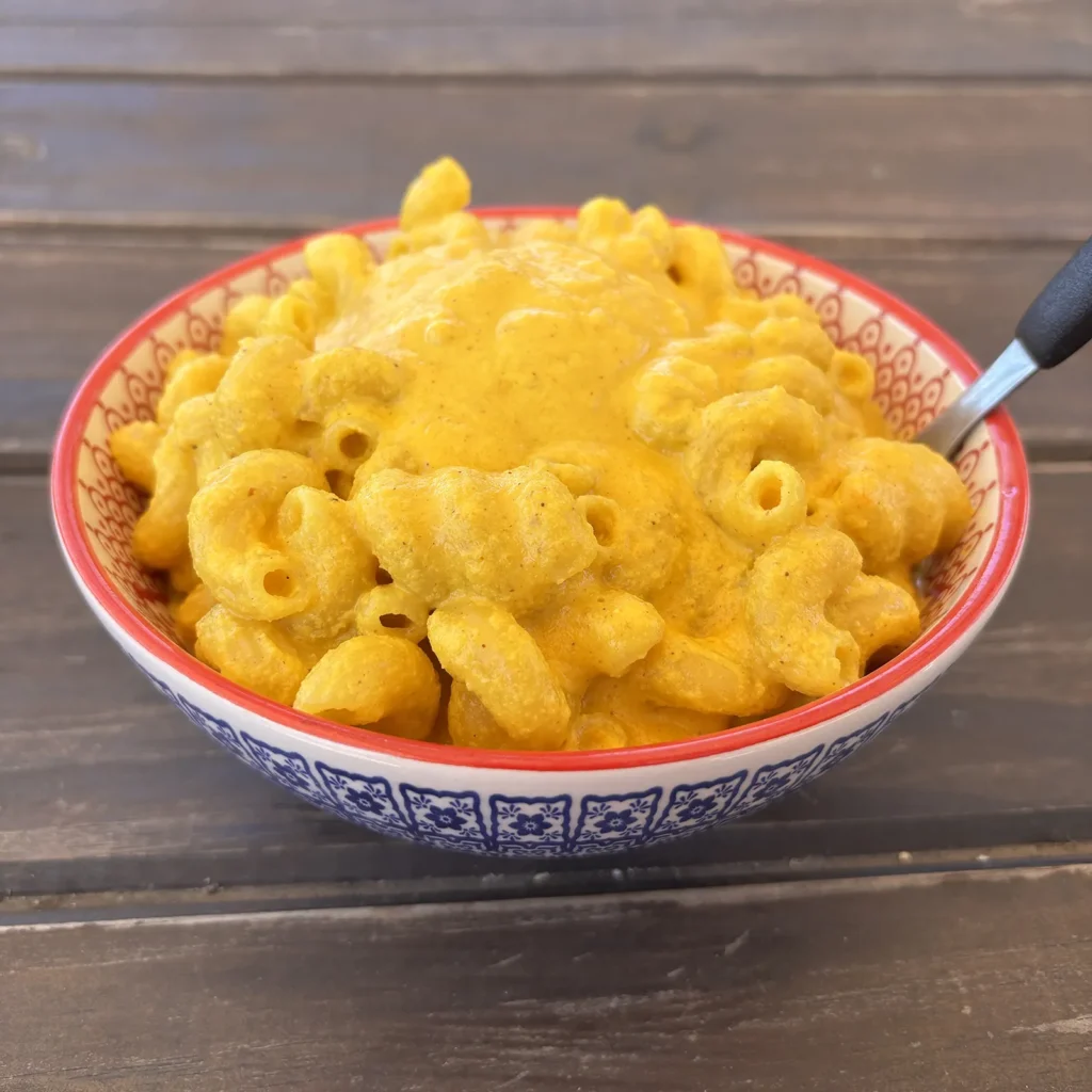 Fideos con crema de zanahorias y castañas de cajú
